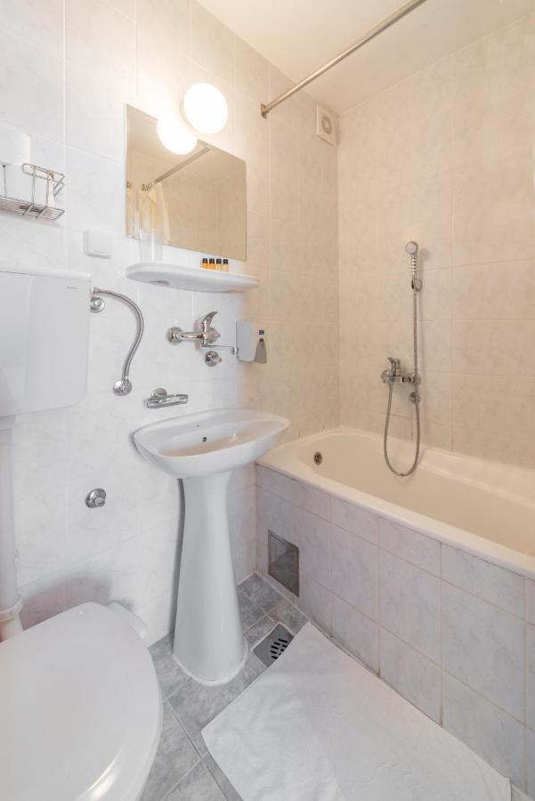 R Club Apartments Old Town ブドヴァ エクステリア 写真